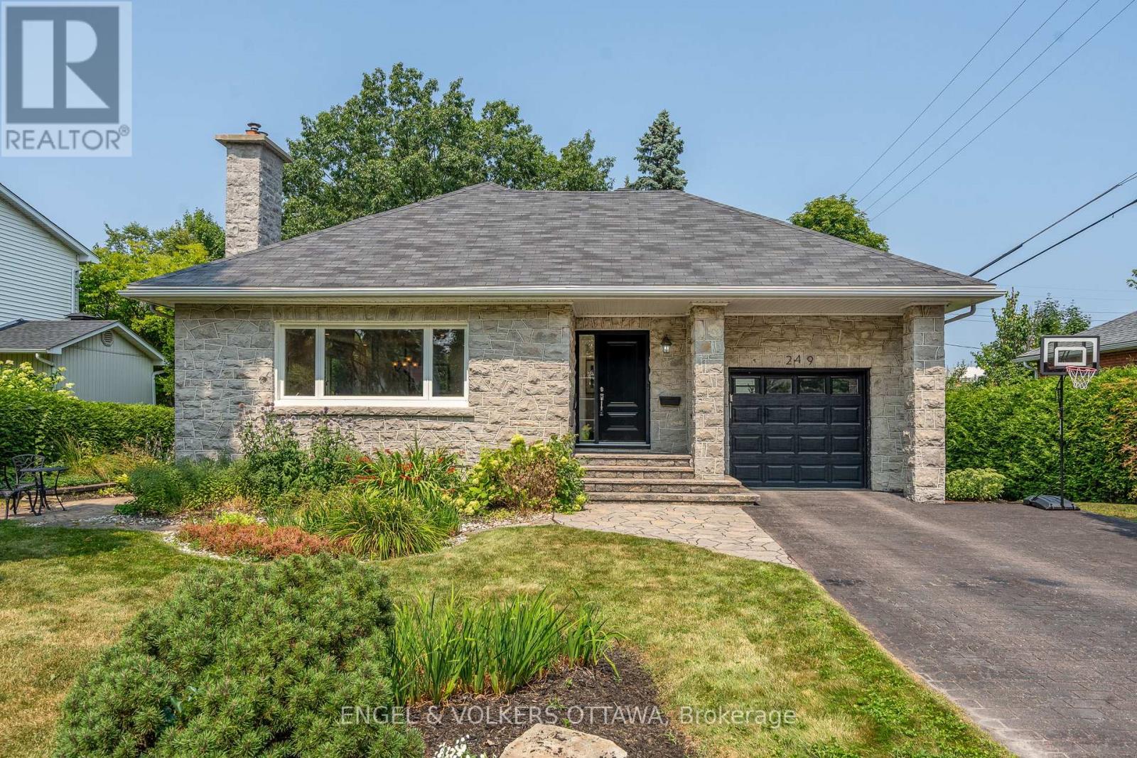 249 FAIRCREST ROAD, Ottawa, Ontario