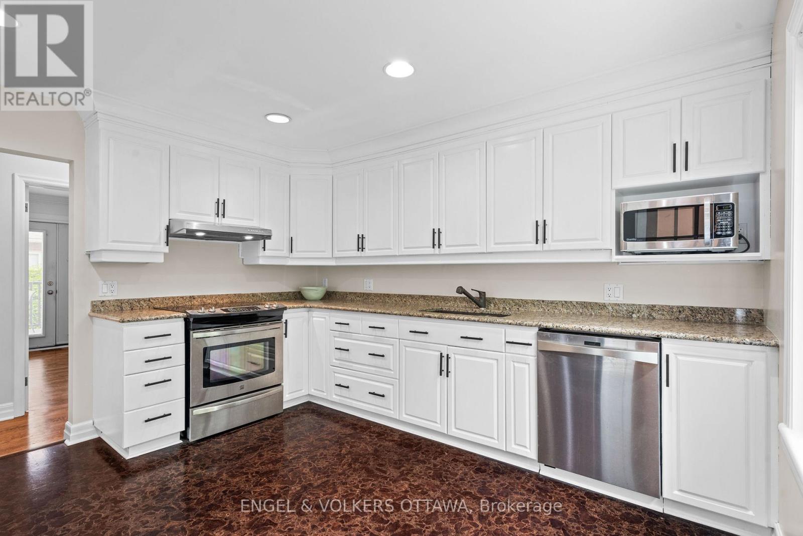 249 Faircrest Road, Ottawa, Ontario  K1H 5C9 - Photo 14 - X12909978