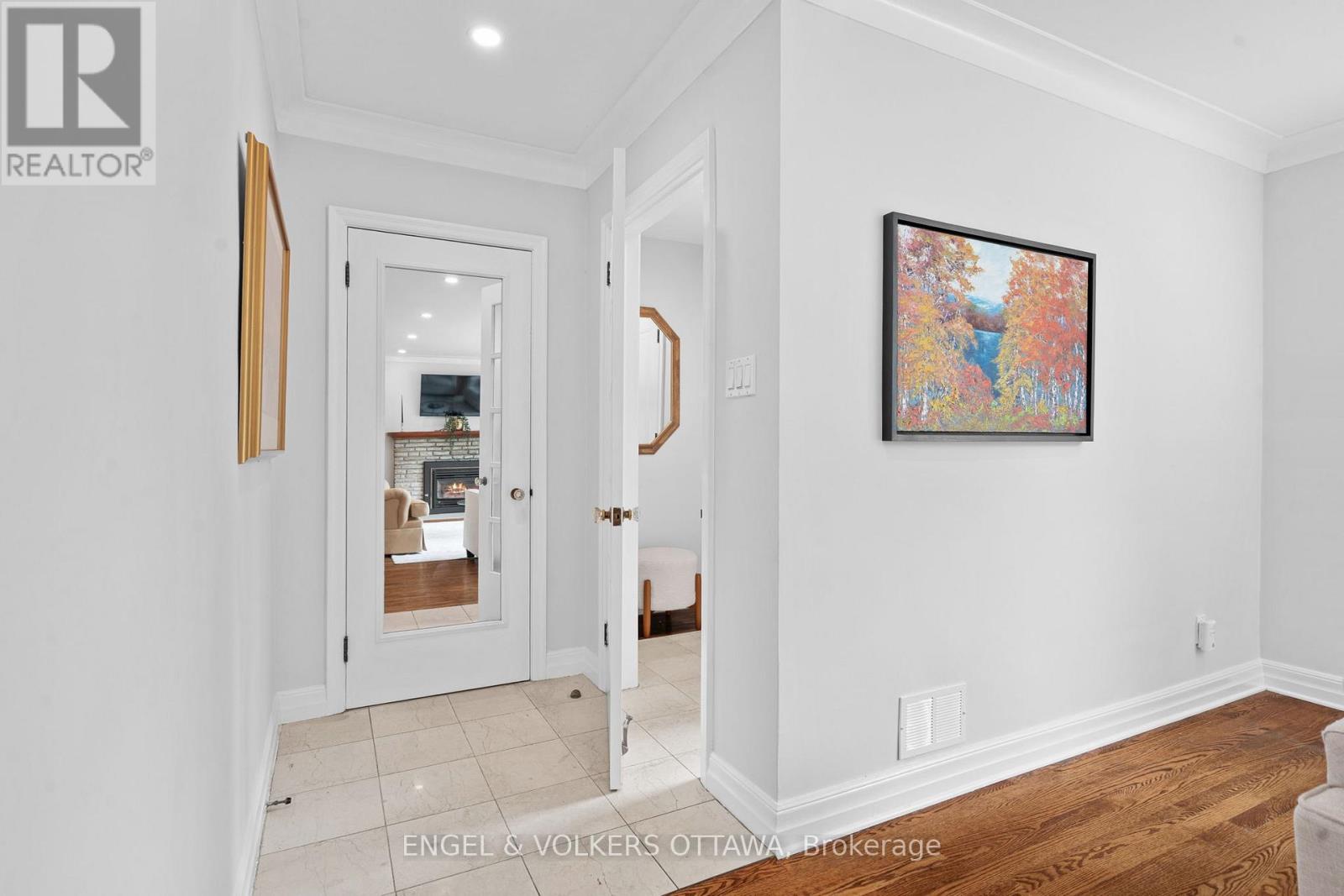 249 Faircrest Road, Ottawa, Ontario  K1H 5C9 - Photo 4 - X12909978