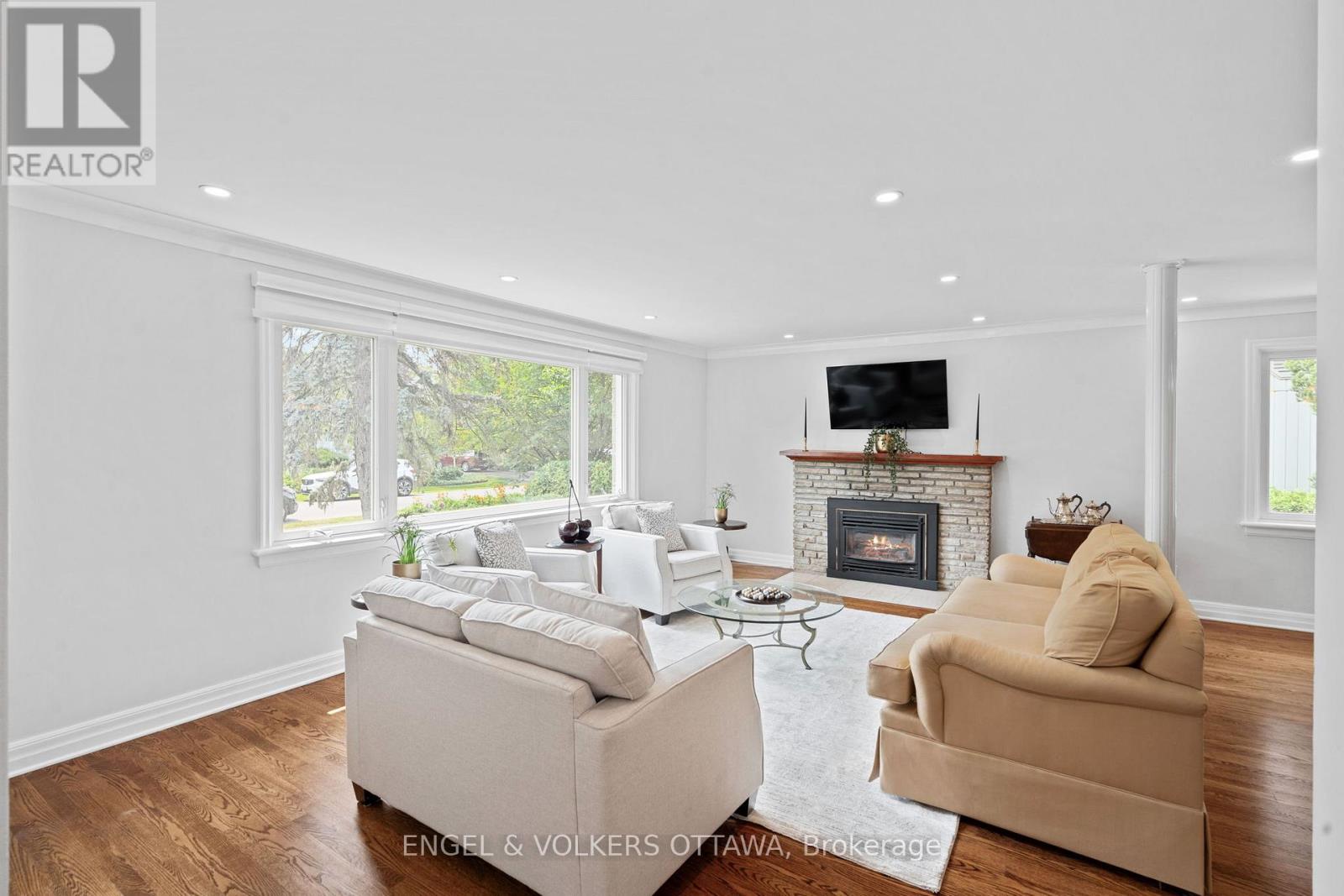 249 Faircrest Road, Ottawa, Ontario  K1H 5C9 - Photo 5 - X12909978