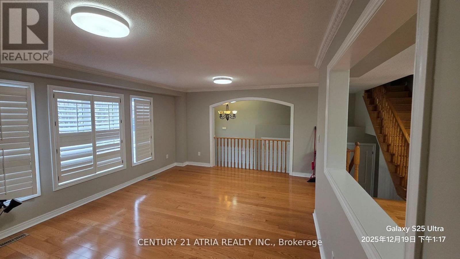 116 Alfred Smith Way, Newmarket (Woodland Hill), Ontario  L3X 3B8 - Photo 6 - N12909930