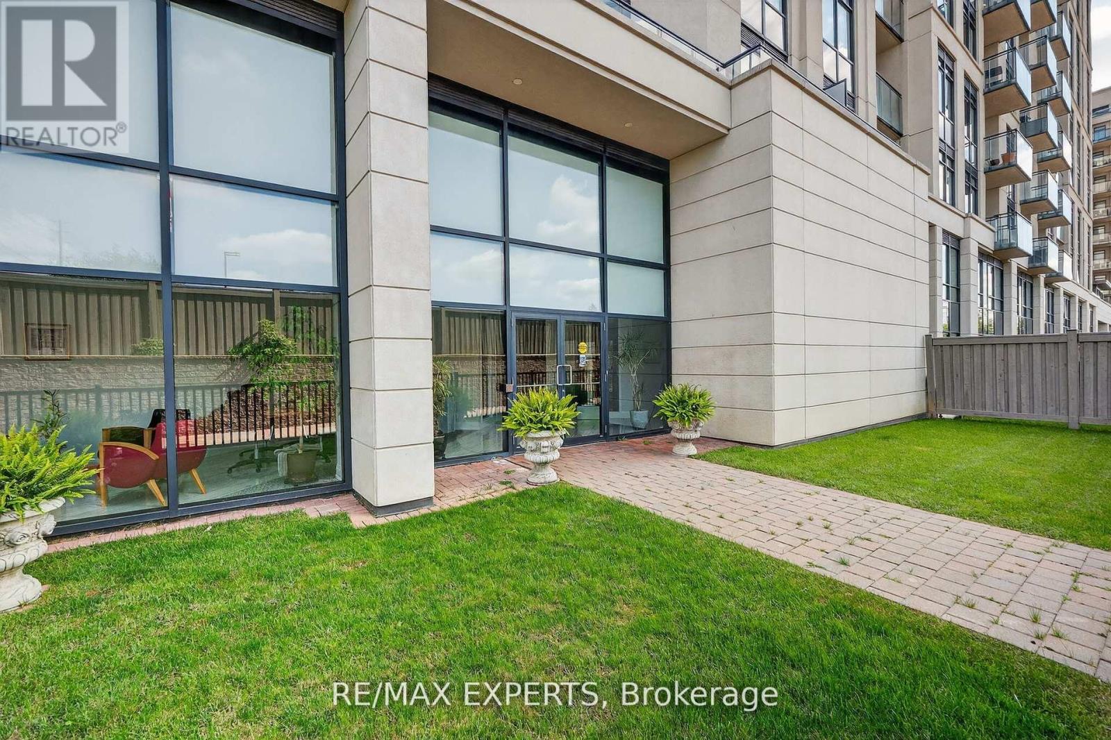 6 - 12 Woodstream Boulevard, Vaughan (Vaughan Grove), Ontario  L4L 8C3 - Photo 3 - N12909990