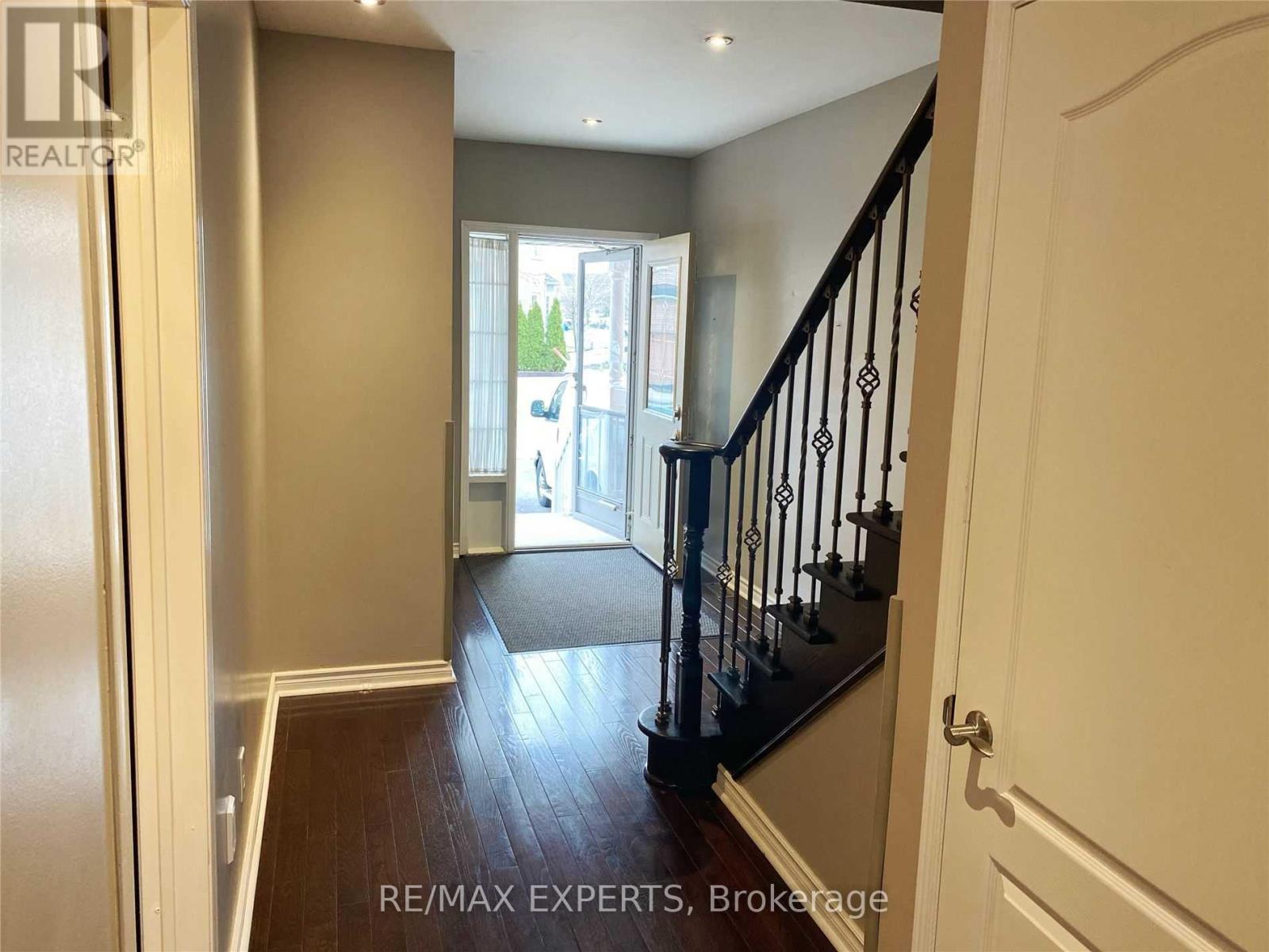 202 Deepsprings Crescent, Vaughan (Vellore Village), Ontario  L6A 3W1 - Photo 3 - N12910010