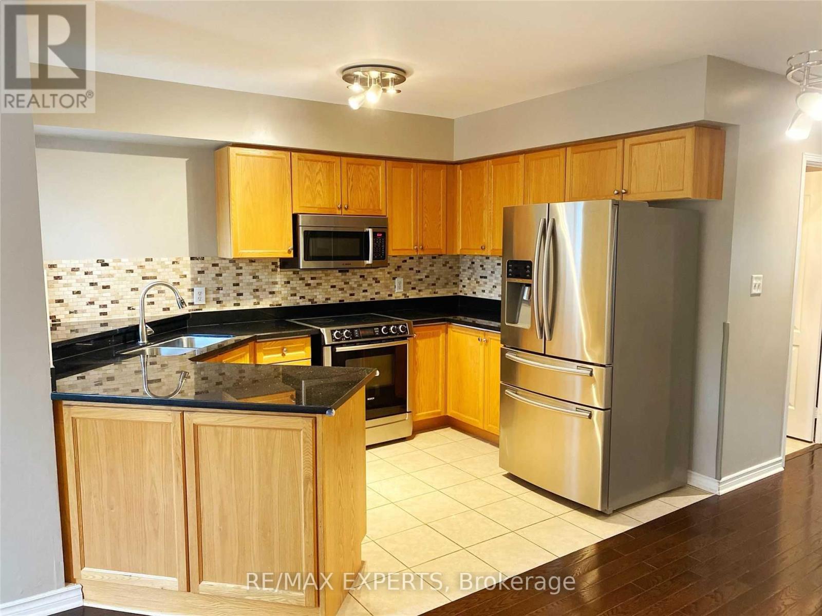 202 Deepsprings Crescent, Vaughan (Vellore Village), Ontario  L6A 3W1 - Photo 5 - N12910010