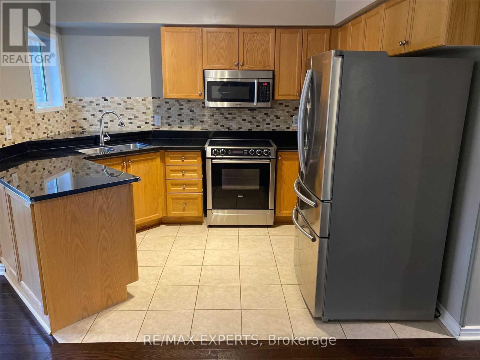 202 Deepsprings Crescent, Vaughan (Vellore Village), Ontario  L6A 3W1 - Photo 6 - N12910010