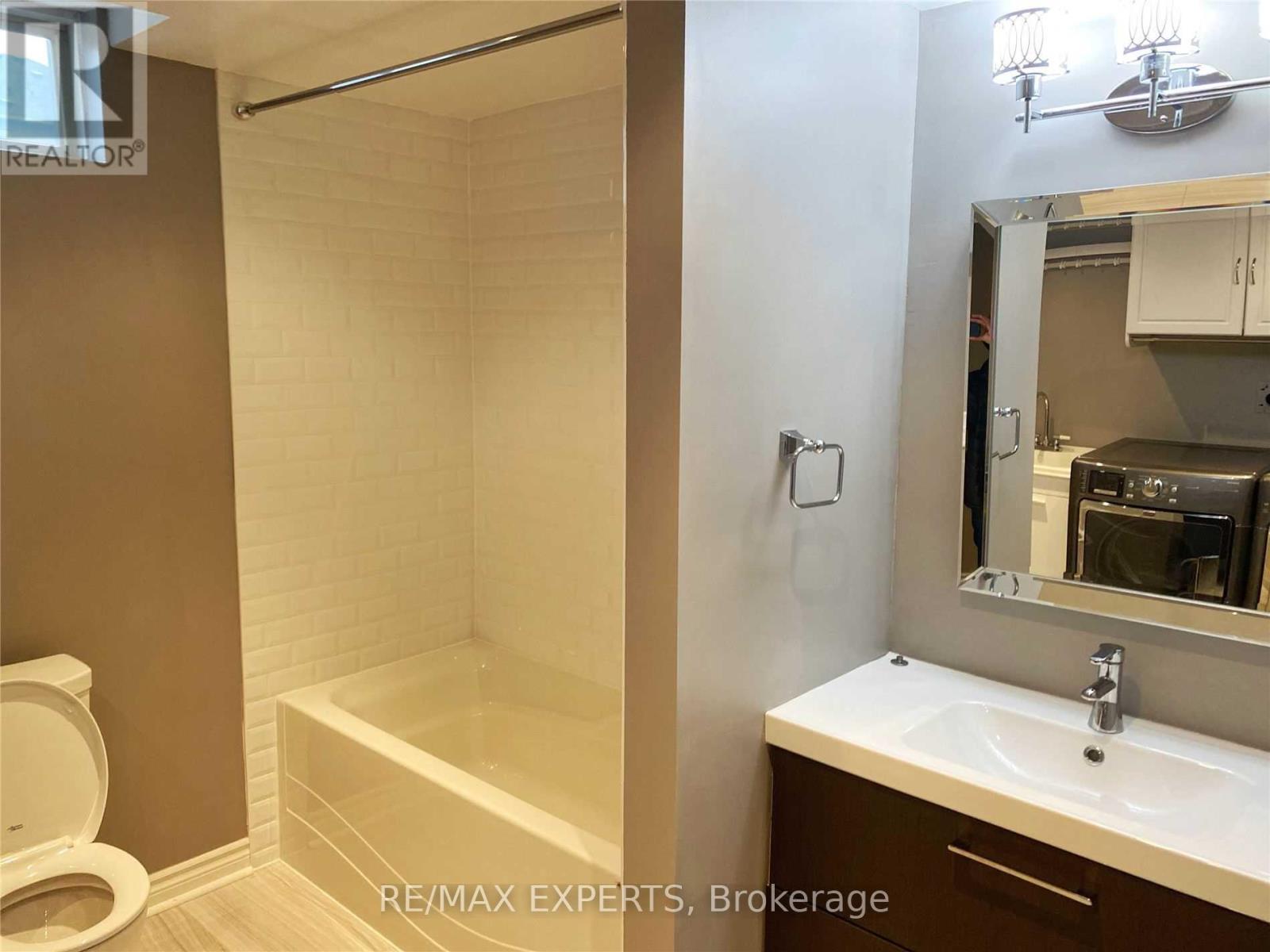 202 Deepsprings Crescent, Vaughan (Vellore Village), Ontario  L6A 3W1 - Photo 8 - N12910010