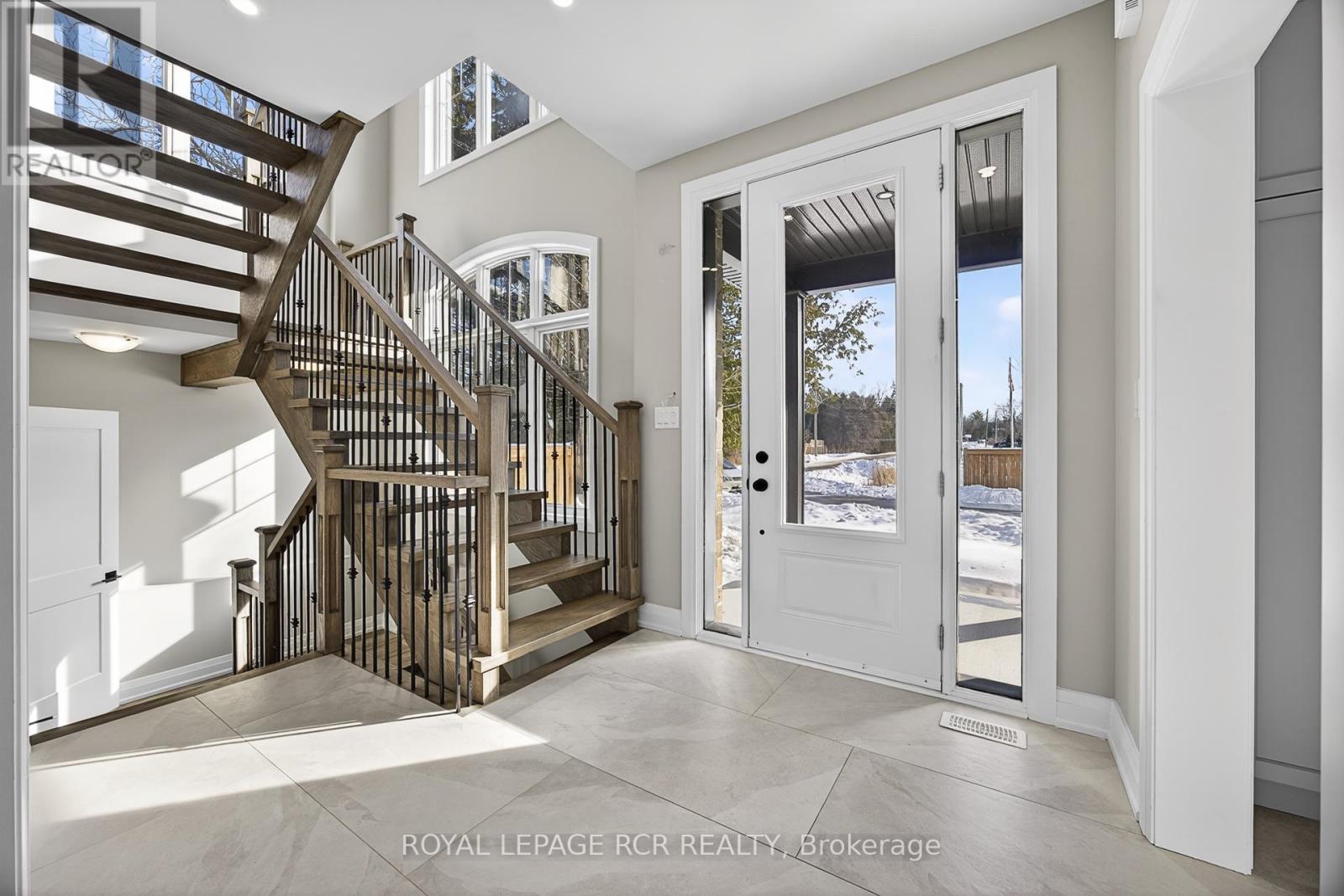 28 St. George Street, Georgina (Sutton & Jackson's Point), Ontario  L0E 1L0 - Photo 7 - N12910040