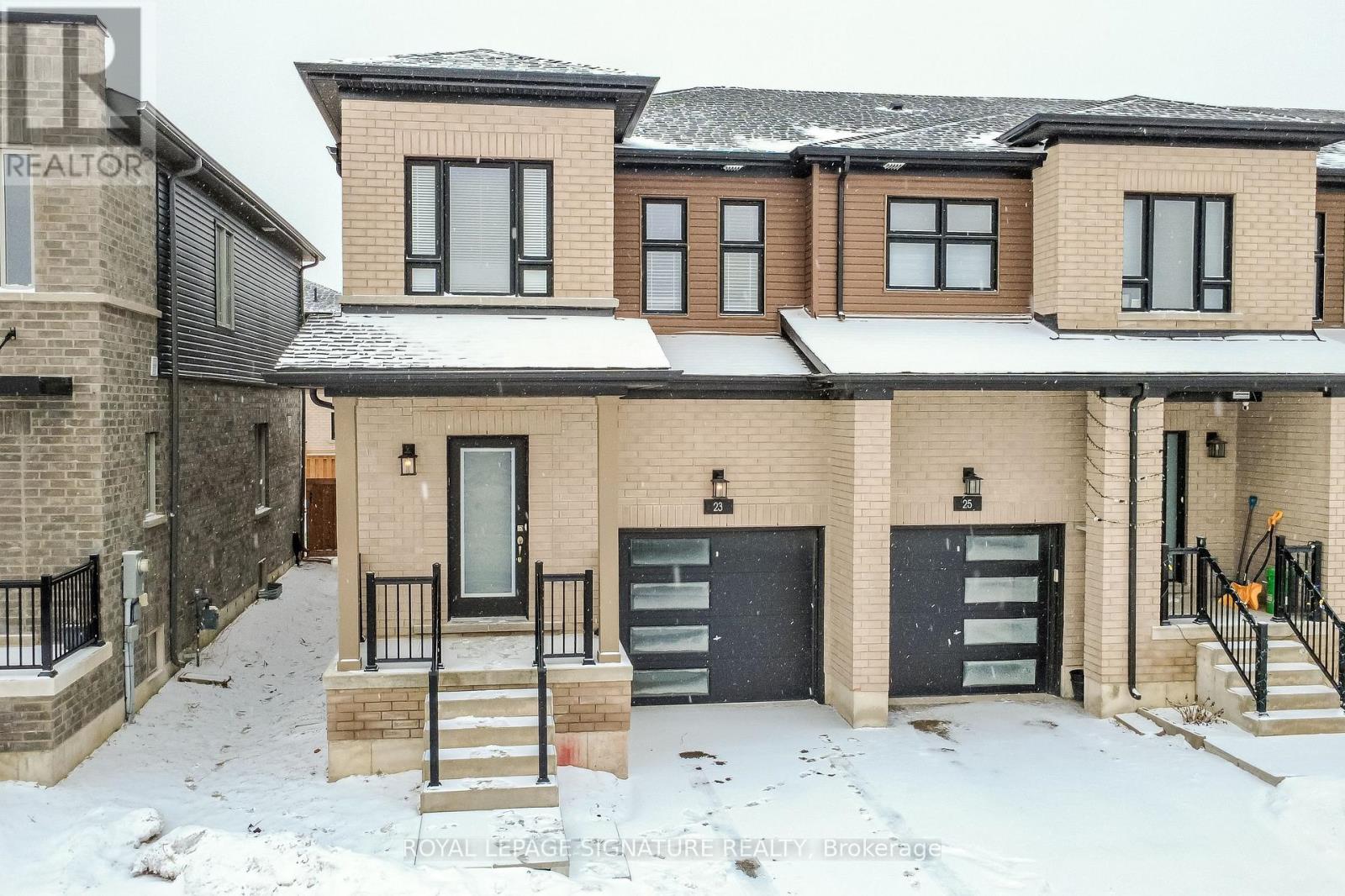 23 Turnberry Lane, Barrie, Ontario  L9J 0M8 - Photo 2 - S12910000