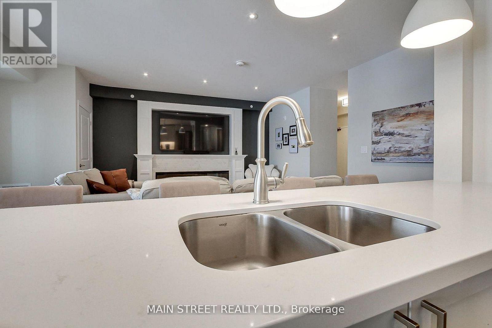 402 - 20 Koda Street, Barrie, Ontario  L9J 0J7 - Photo 15 - S12910018