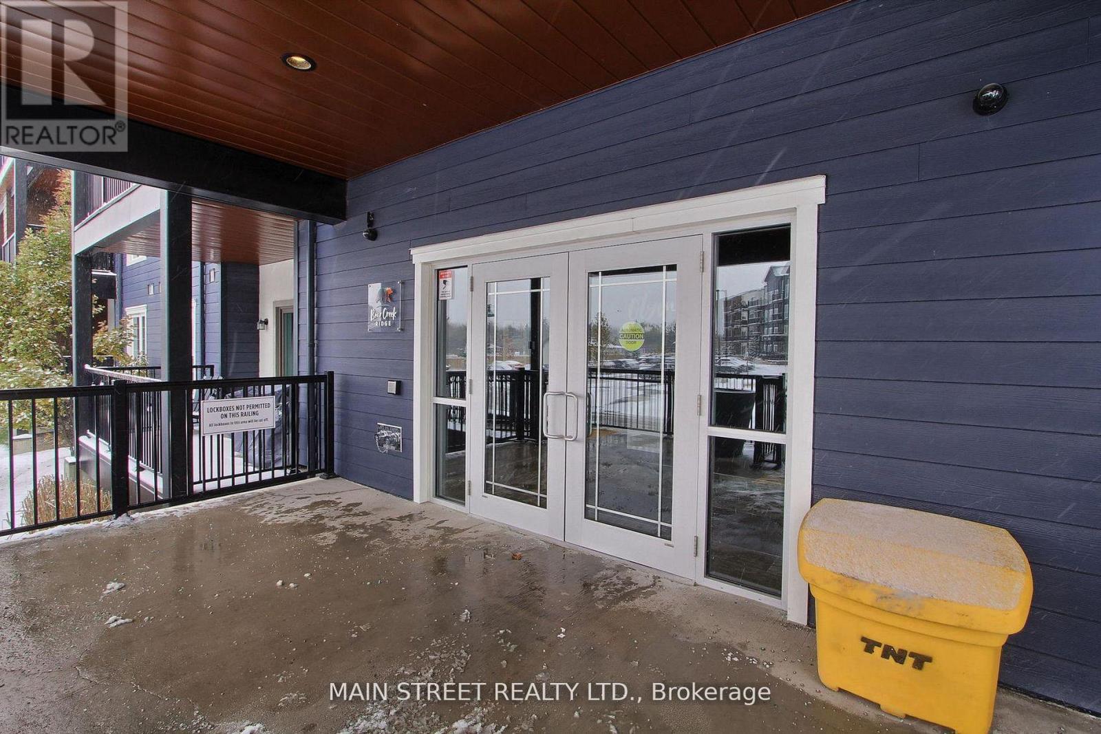 402 - 20 Koda Street, Barrie, Ontario  L9J 0J7 - Photo 2 - S12910018