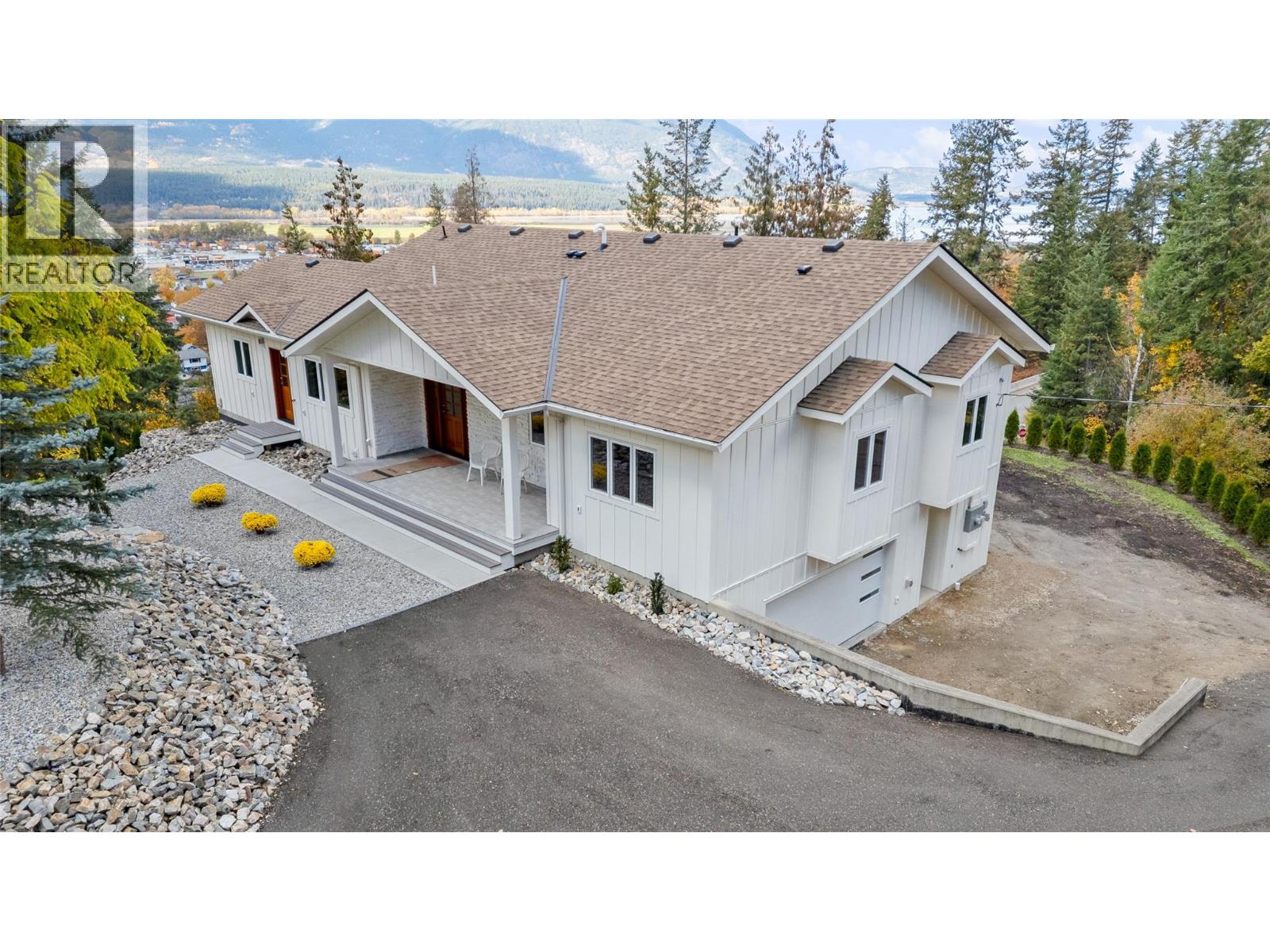 633 9 Street SE, Salmon Arm, British Columbia