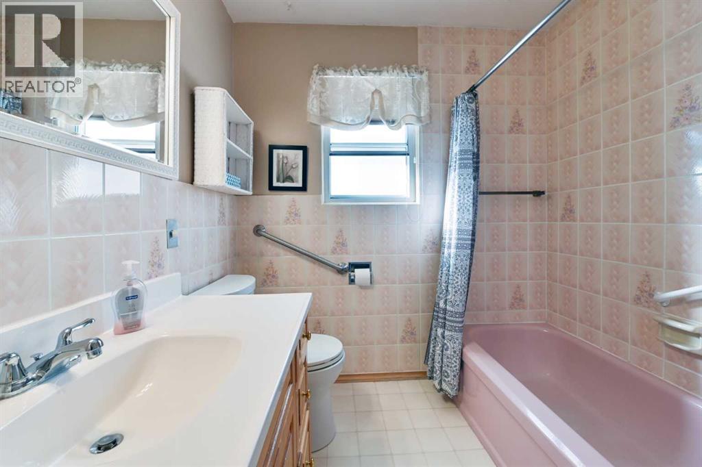 7703 5 Street SW, Calgary, Alberta  T2V 1C1 - Photo 11 - A2289156