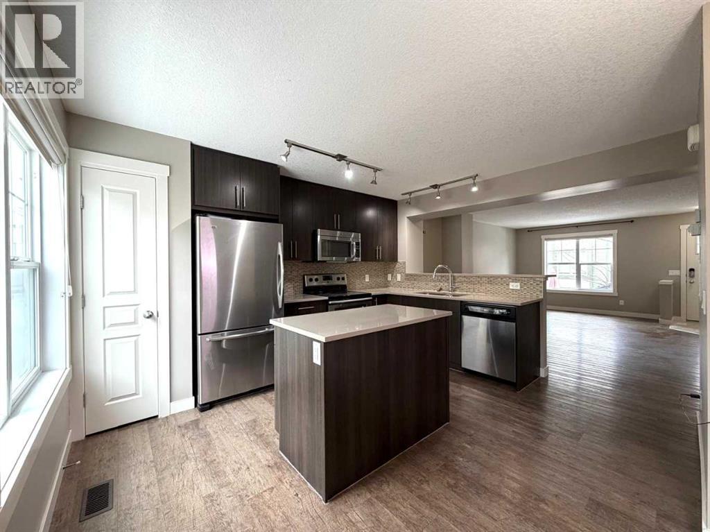 947 Mckenzie Towne Manor Se, Calgary, Alberta  T2Z 1E1 - Photo 3 - A2294726