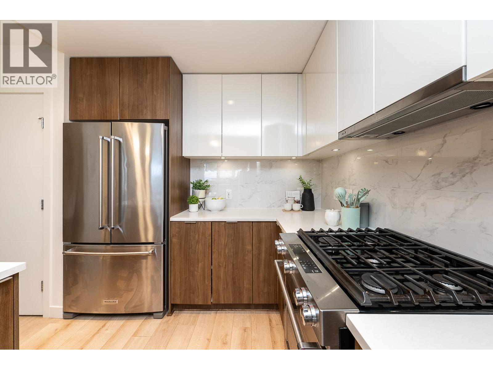 Listing Picture 4 of 40 : 103 2188 MADISON AVENUE, Burnaby / 本拿比 - 魯藝地產 Yvonne Lu Group - MLS Medallion Club Member