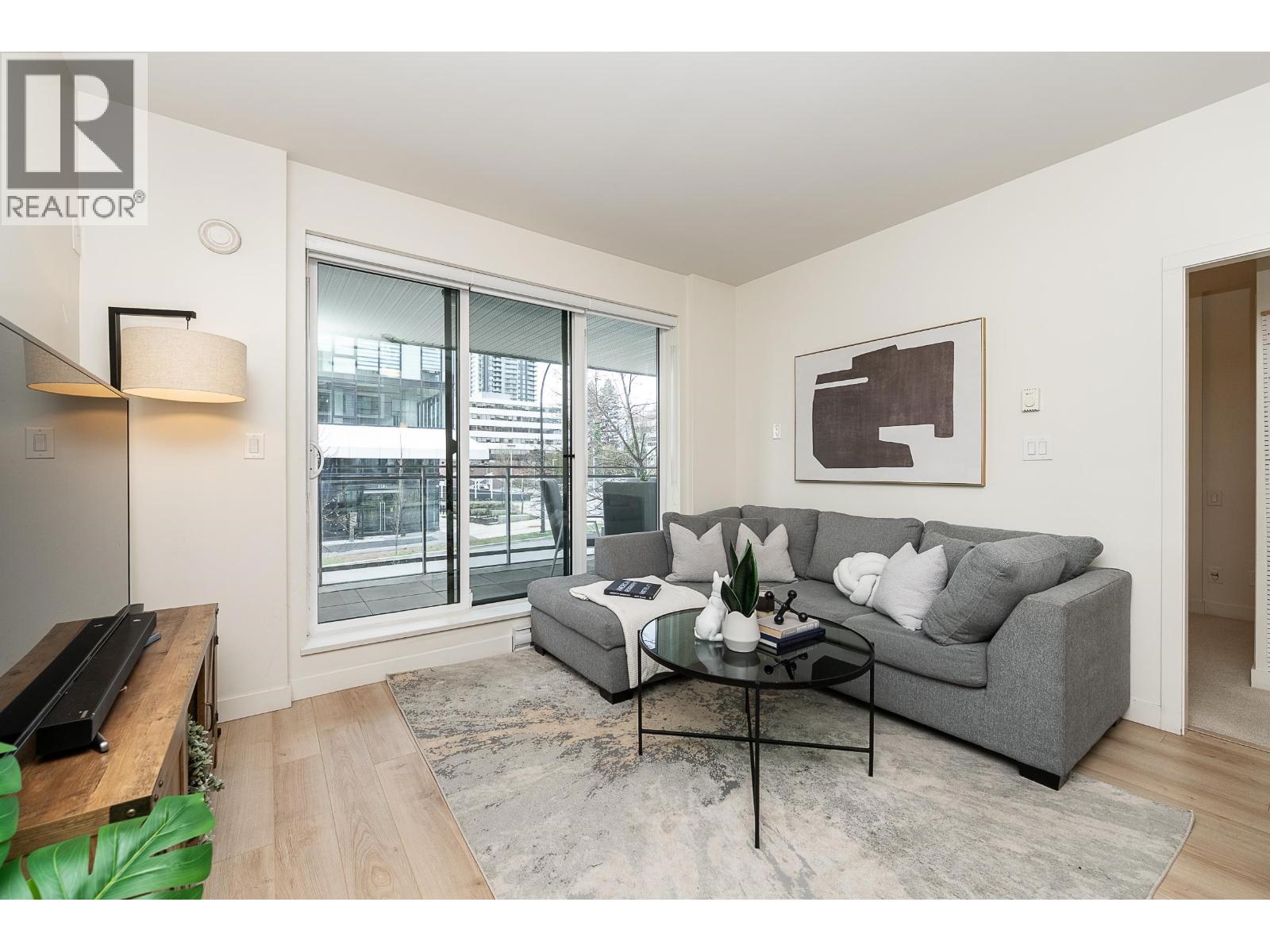 Listing Picture 7 of 40 : 103 2188 MADISON AVENUE, Burnaby / 本拿比 - 魯藝地產 Yvonne Lu Group - MLS Medallion Club Member