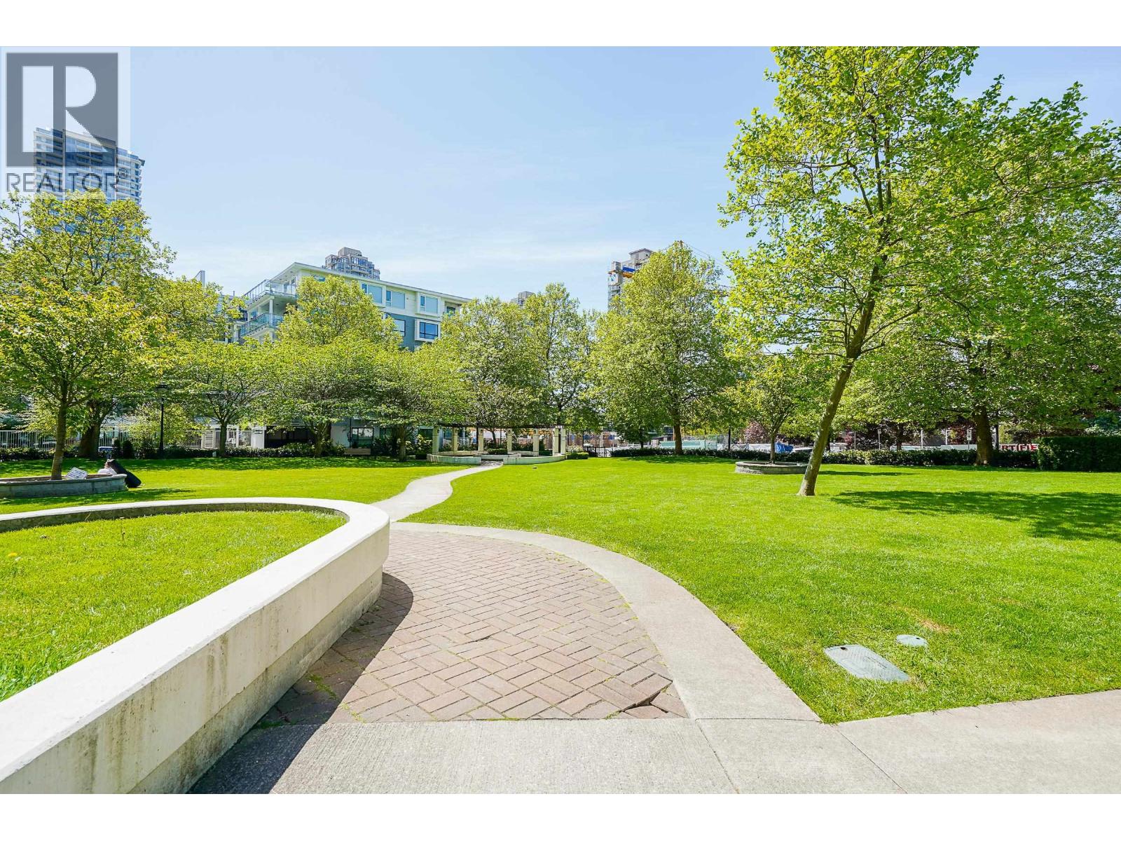 Listing Picture 35 of 40 : 103 2188 MADISON AVENUE, Burnaby / 本拿比 - 魯藝地產 Yvonne Lu Group - MLS Medallion Club Member