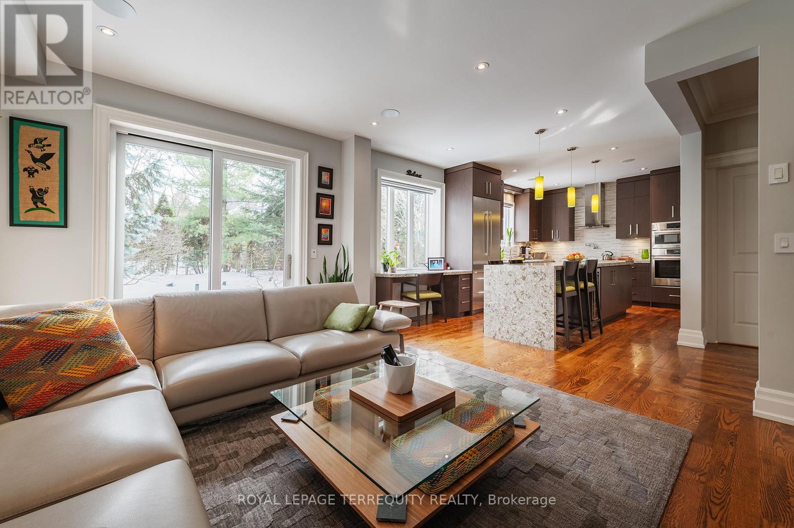 19 Bannon Avenue, Toronto, Ontario  M8X 1T6 - Photo 11 - W12909946