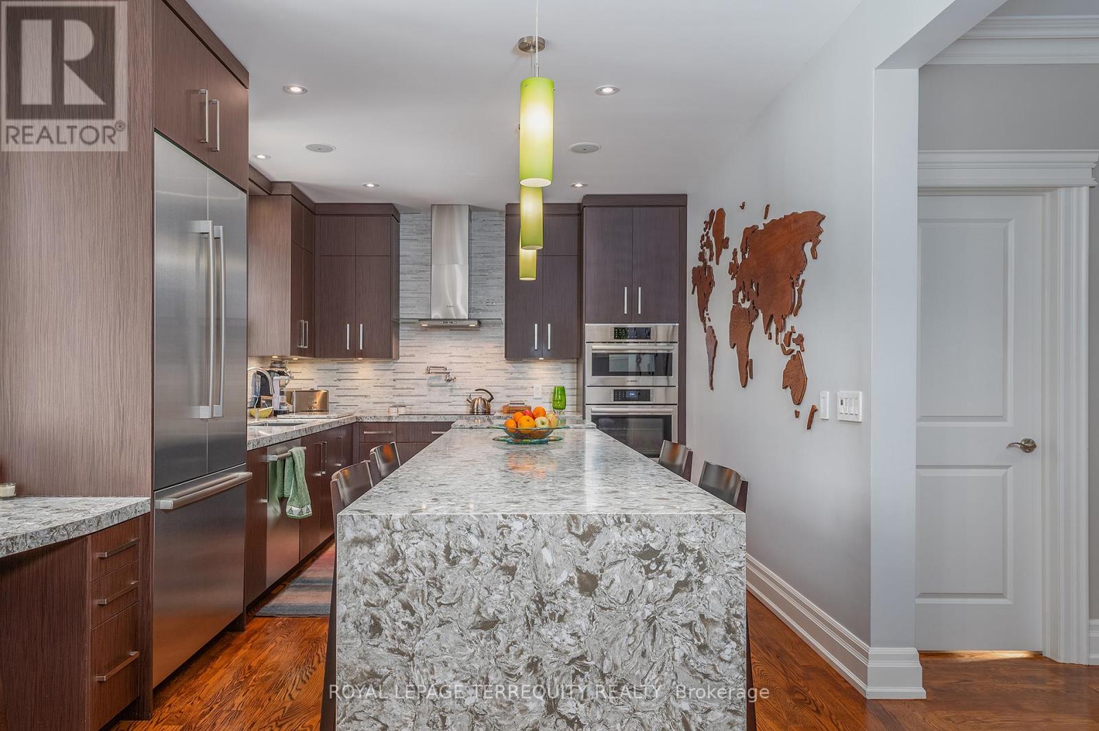 19 Bannon Avenue, Toronto, Ontario  M8X 1T6 - Photo 13 - W12909946