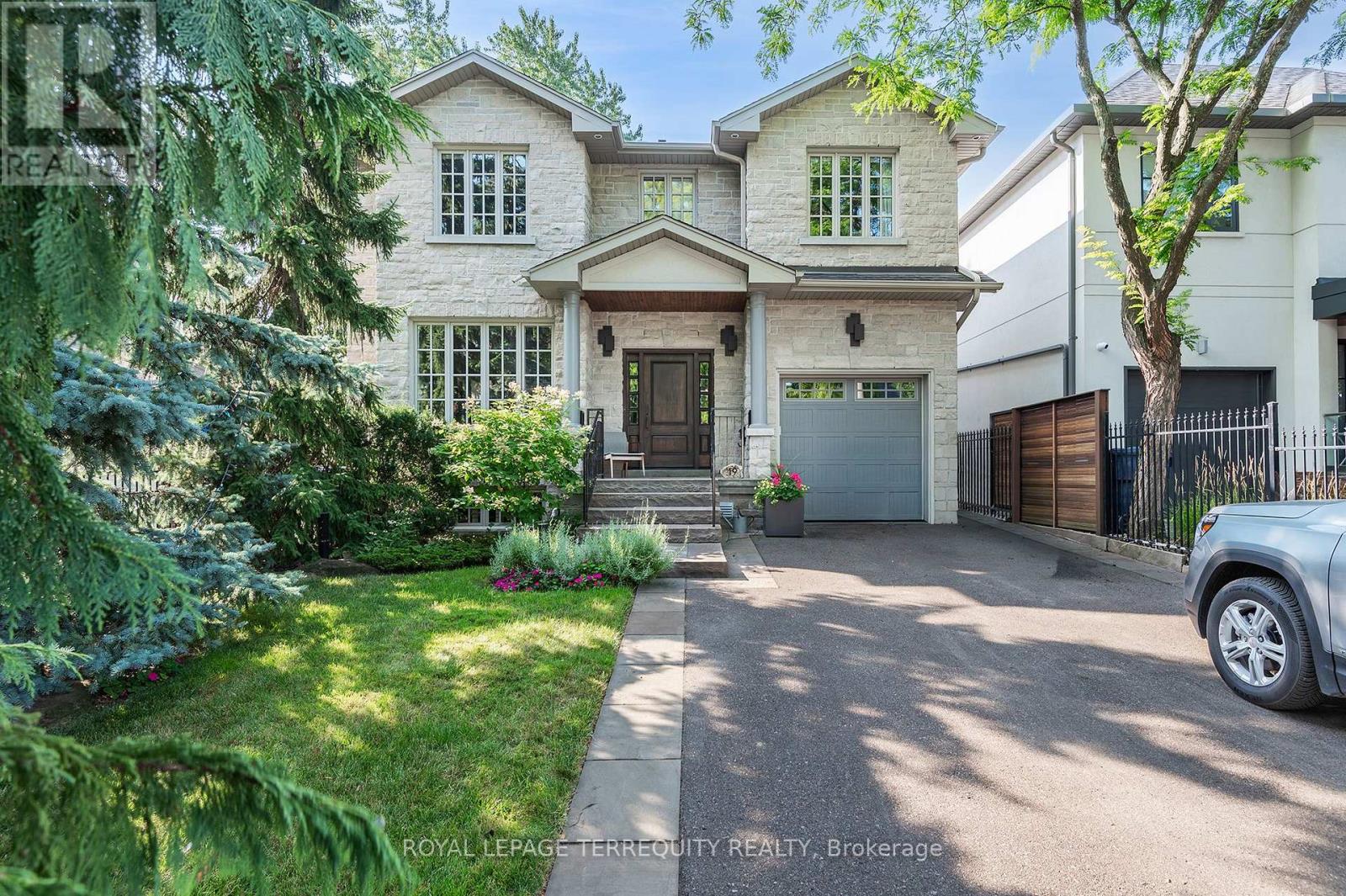 19 Bannon Avenue, Toronto, Ontario  M8X 1T6 - Photo 2 - W12909946