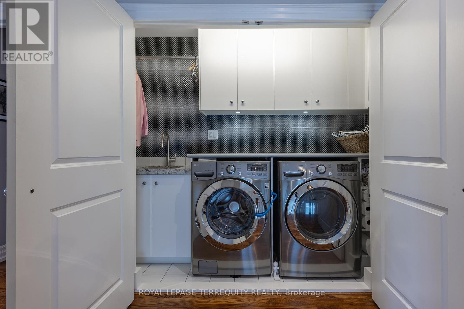 19 Bannon Avenue, Toronto, Ontario  M8X 1T6 - Photo 25 - W12909946