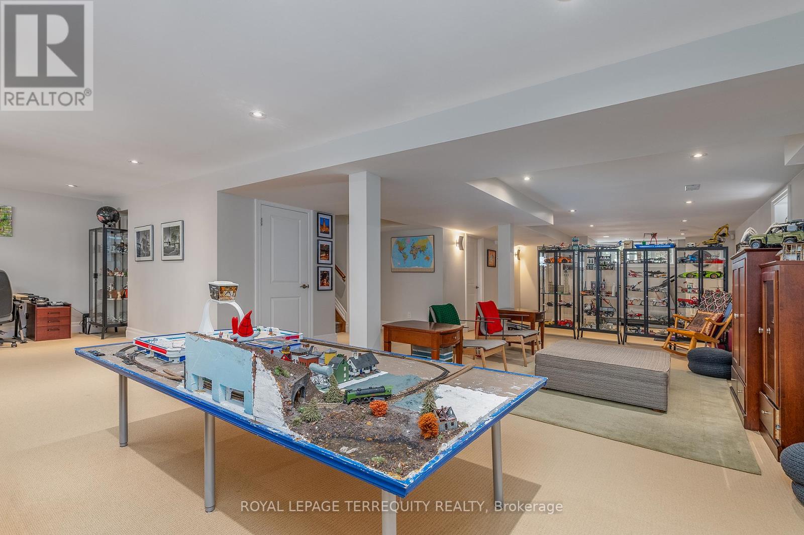 19 Bannon Avenue, Toronto, Ontario  M8X 1T6 - Photo 30 - W12909946