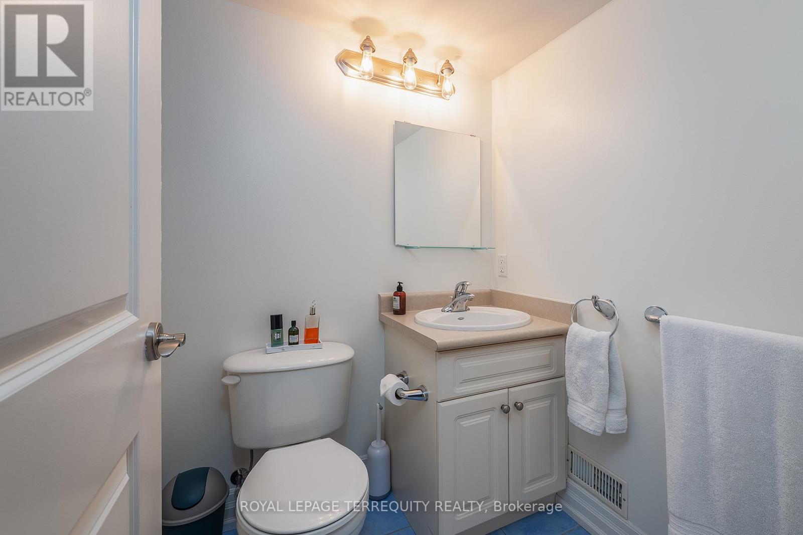 19 Bannon Avenue, Toronto, Ontario  M8X 1T6 - Photo 32 - W12909946