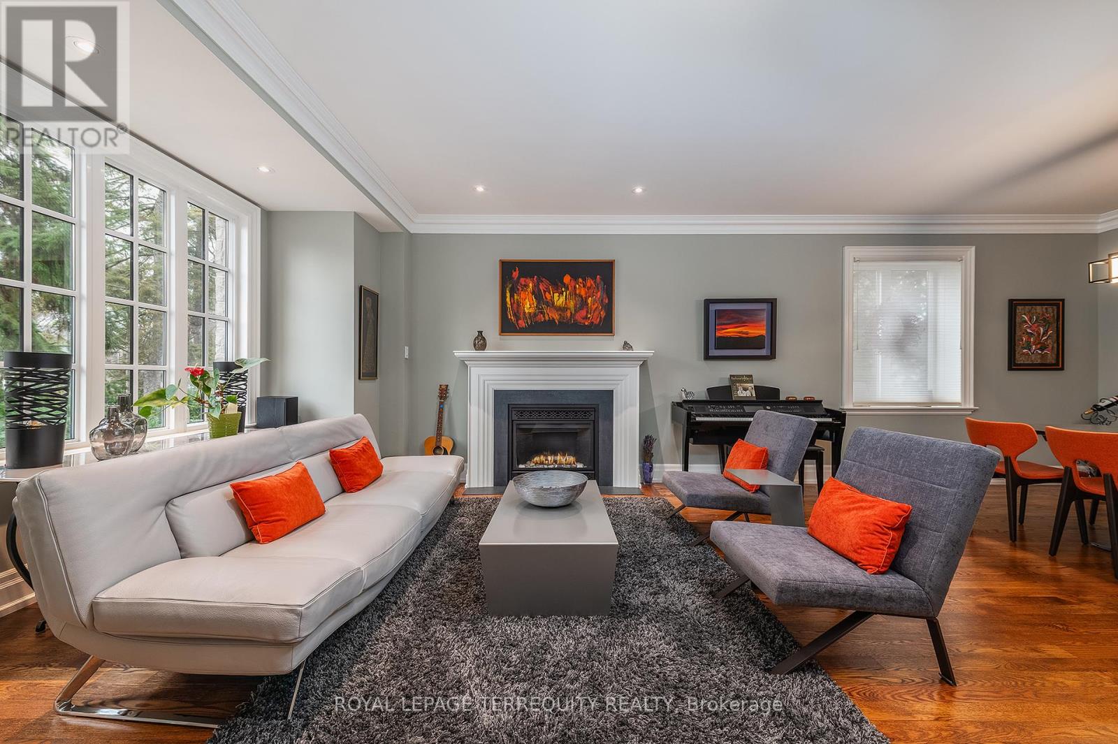 19 Bannon Avenue, Toronto, Ontario  M8X 1T6 - Photo 4 - W12909946