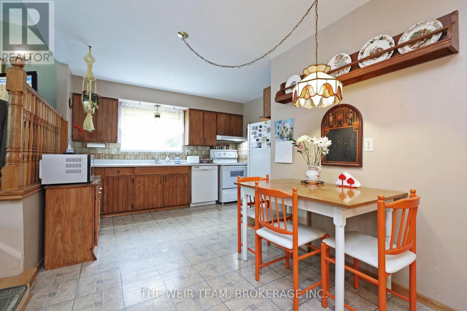 1577 Otterby Road, Mississauga (Applewood), Ontario  L4X 1W8 - Photo 11 - W12909954