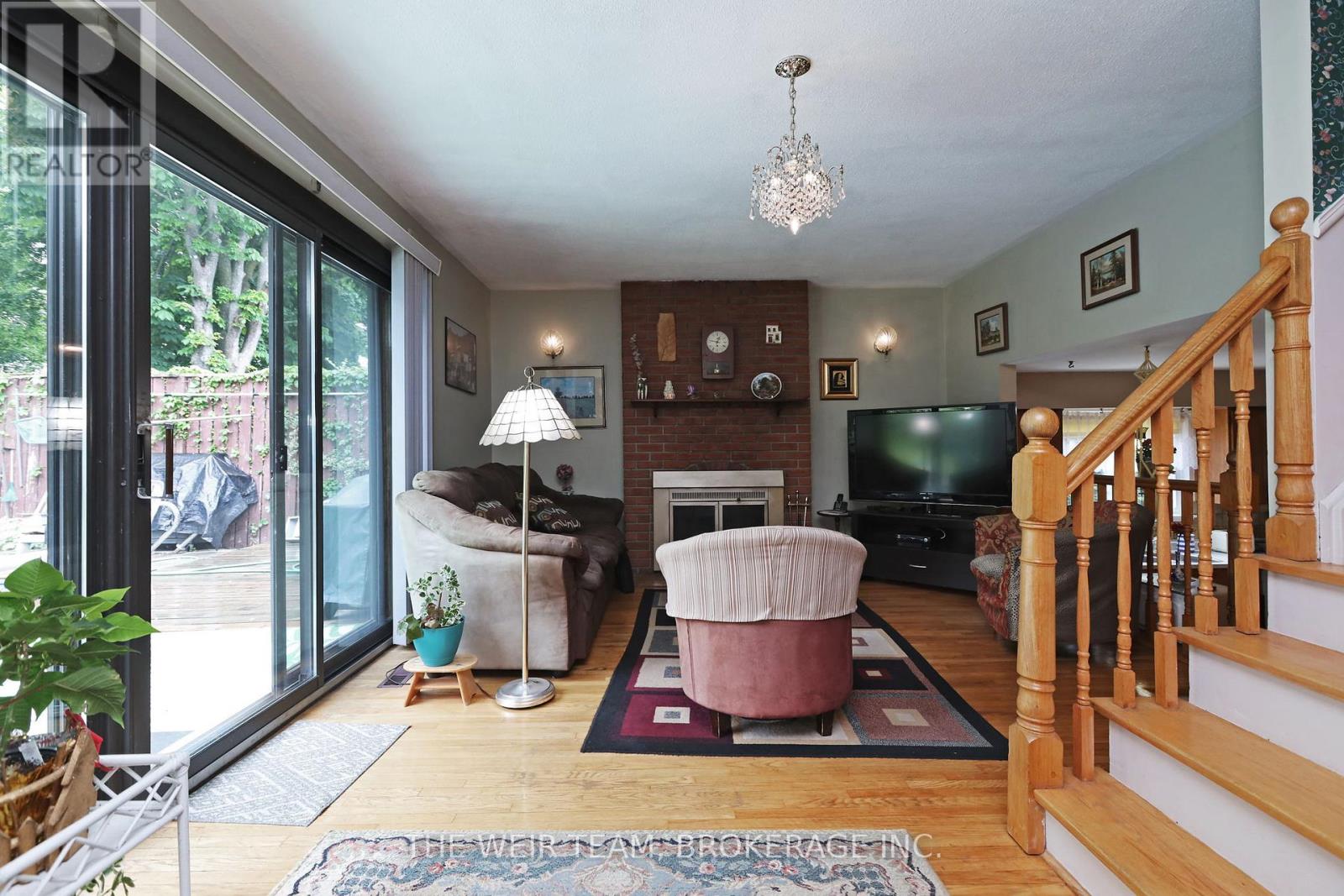 1577 Otterby Road, Mississauga (Applewood), Ontario  L4X 1W8 - Photo 19 - W12909954