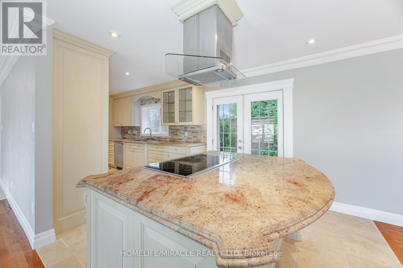 308 Third Line, Oakville, Ontario  L6L 4A4 - Photo 14 - W12909962