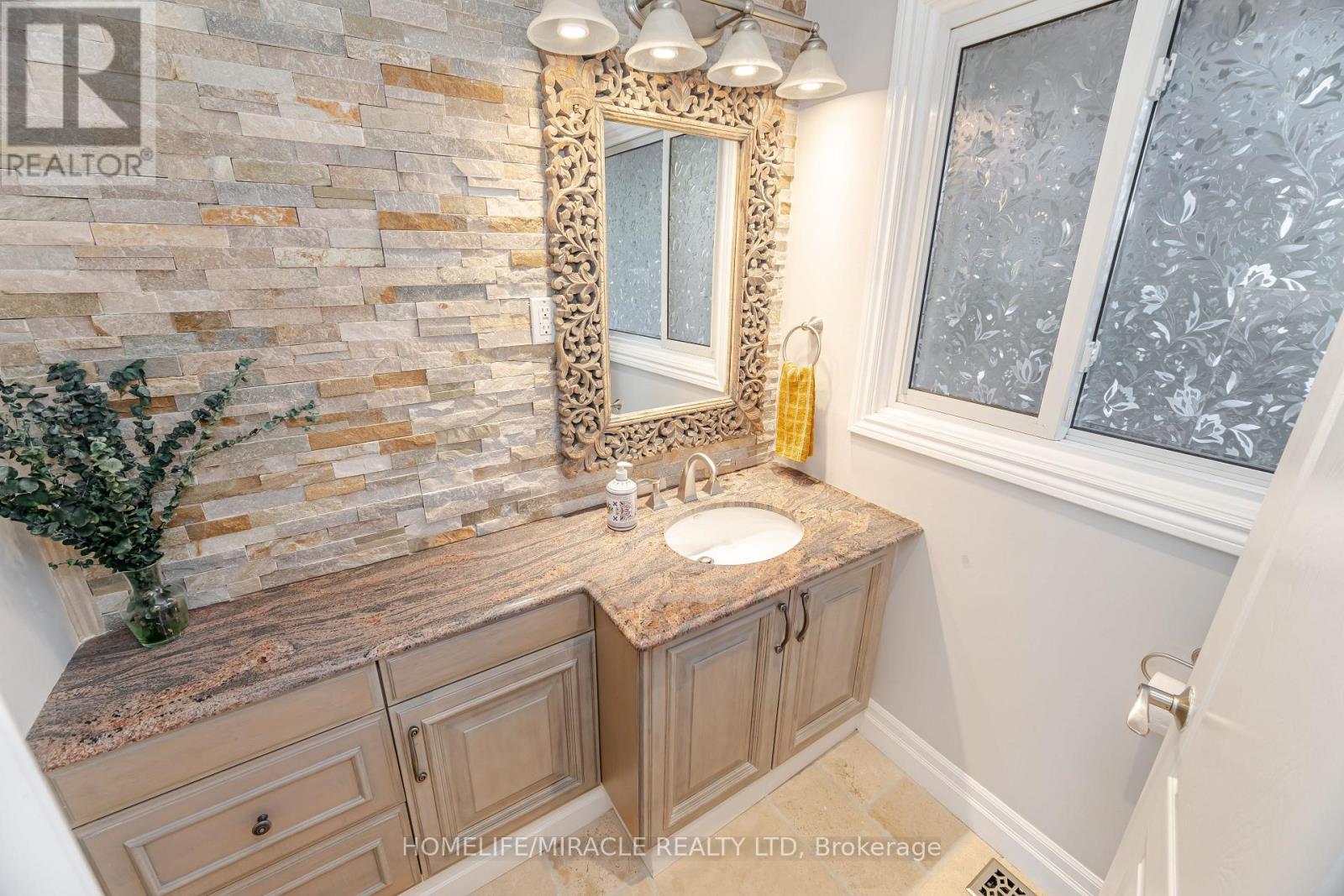 308 Third Line, Oakville, Ontario  L6L 4A4 - Photo 19 - W12909962