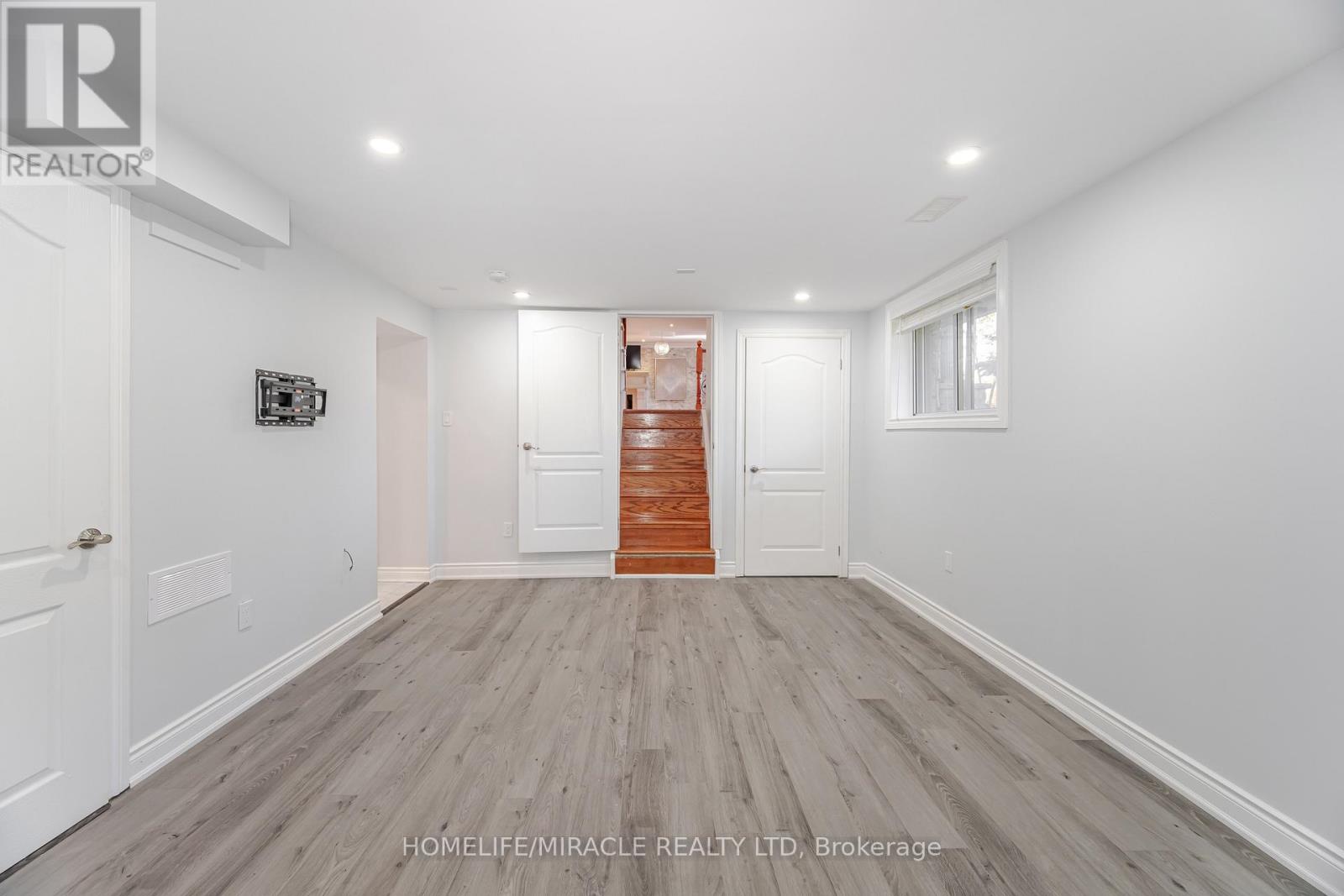 308 Third Line, Oakville, Ontario  L6L 4A4 - Photo 30 - W12909962