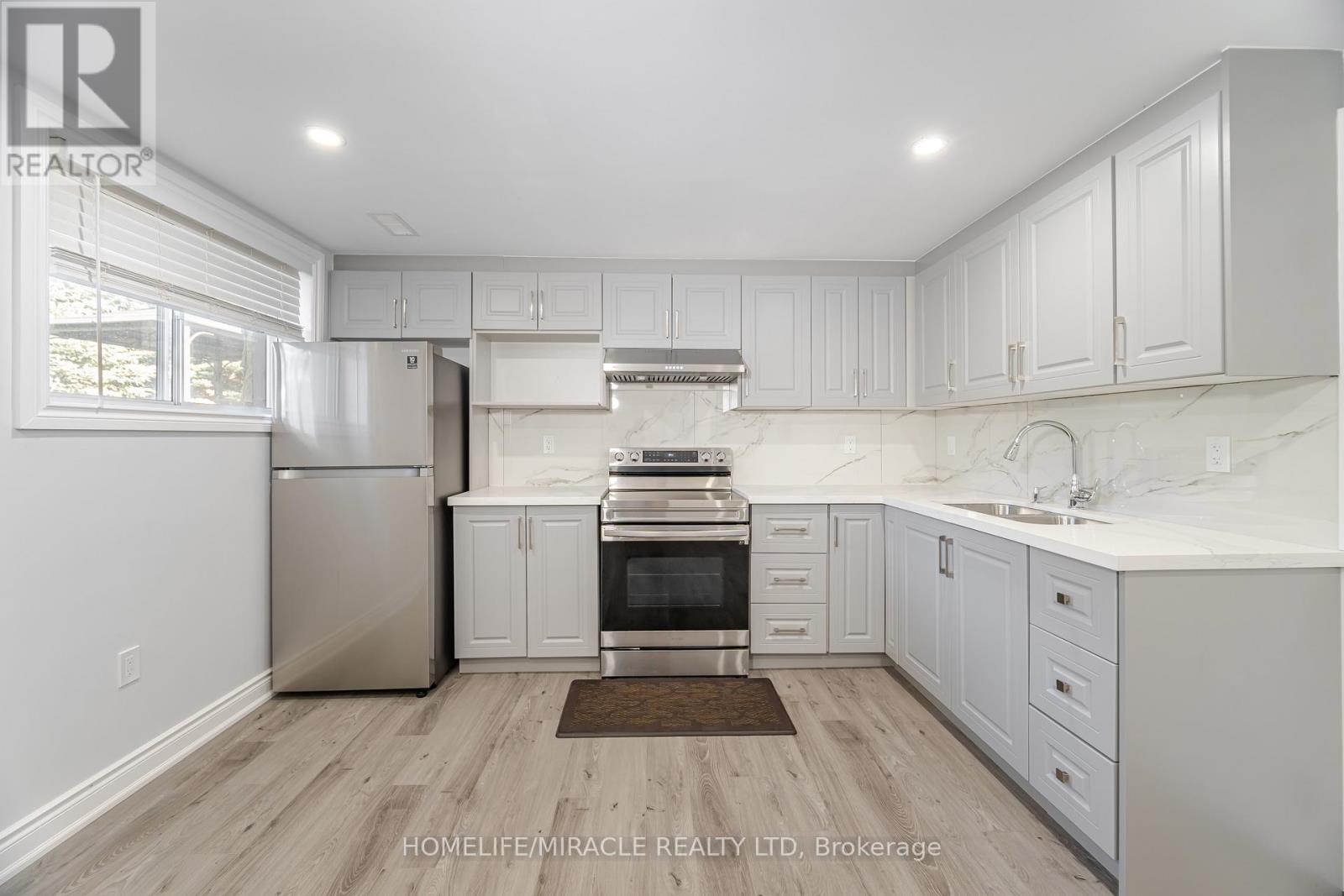 308 Third Line, Oakville, Ontario  L6L 4A4 - Photo 33 - W12909962