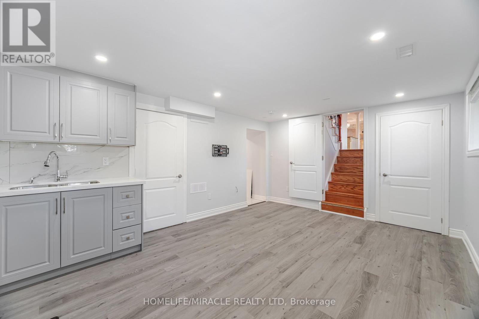 308 Third Line, Oakville, Ontario  L6L 4A4 - Photo 34 - W12909962