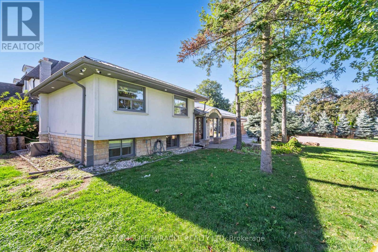 308 Third Line, Oakville, Ontario  L6L 4A4 - Photo 6 - W12909962