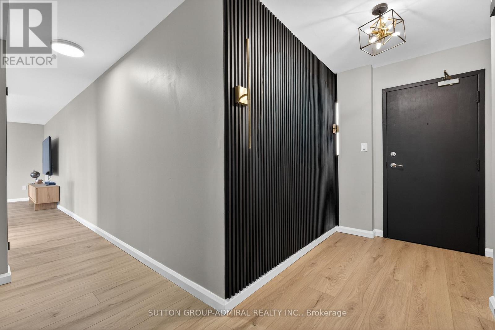 308 - 350 Webb Drive, Mississauga, Ontario  L5B 3W4 - Photo 4 - W12909986