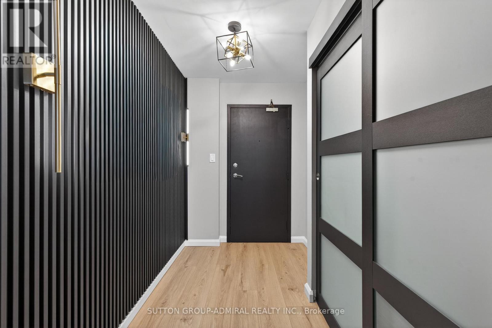 308 - 350 Webb Drive, Mississauga, Ontario  L5B 3W4 - Photo 5 - W12909986