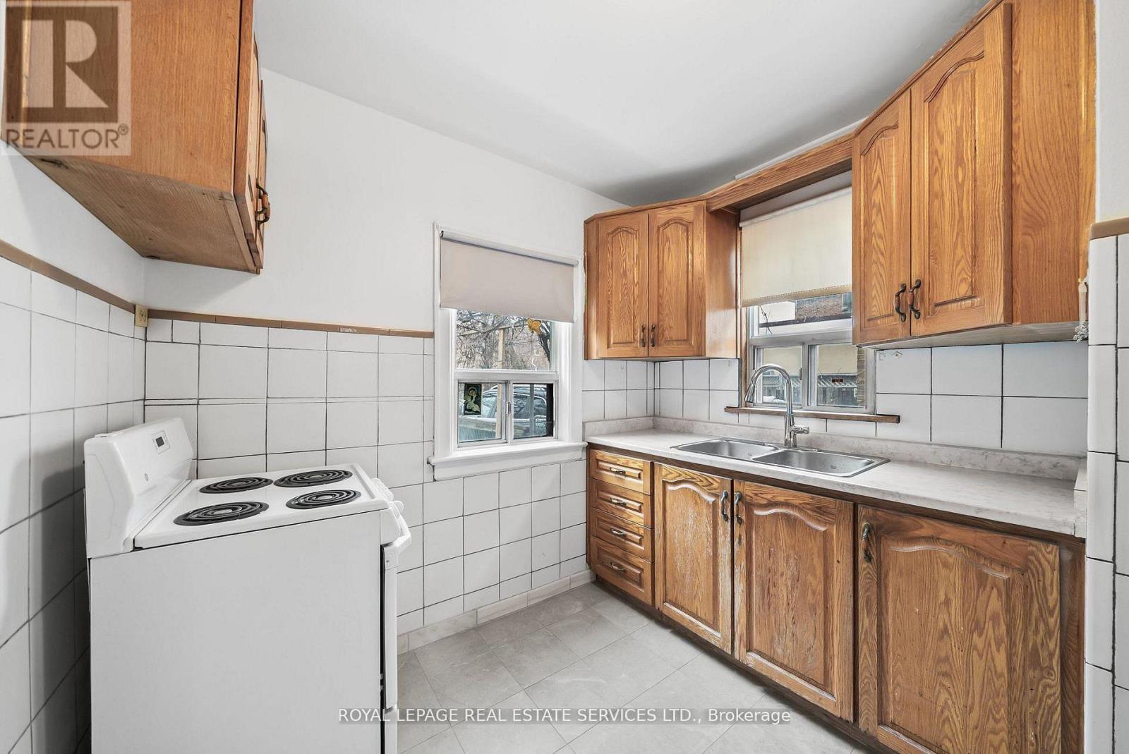 616 Old Weston Road, Toronto (Weston-Pellam Park), Ontario  M6N 3B3 - Photo 6 - W12909992