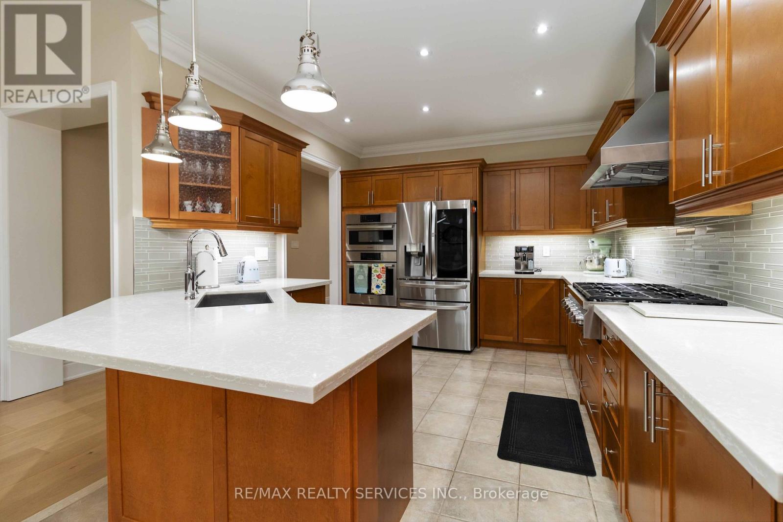 15 Valleystream Circle, Brampton, Ontario  L6P 2E2 - Photo 10 - W12909994