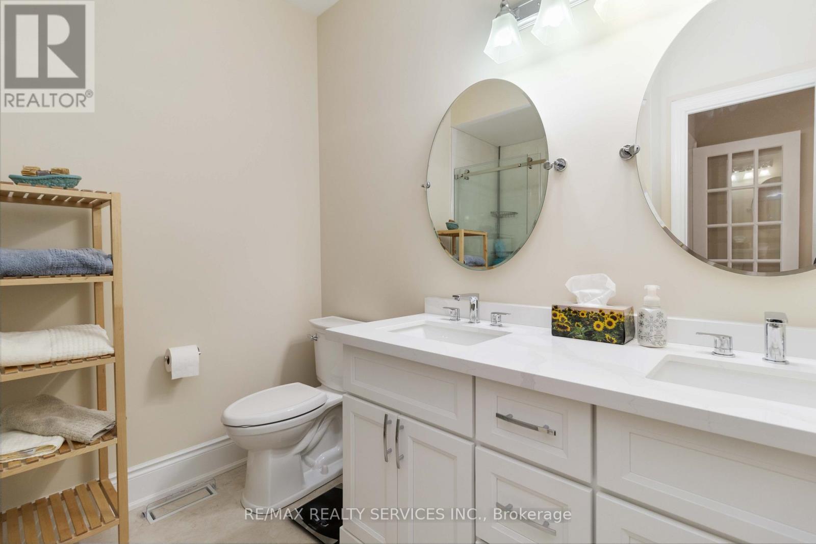 15 Valleystream Circle, Brampton, Ontario  L6P 2E2 - Photo 11 - W12909994