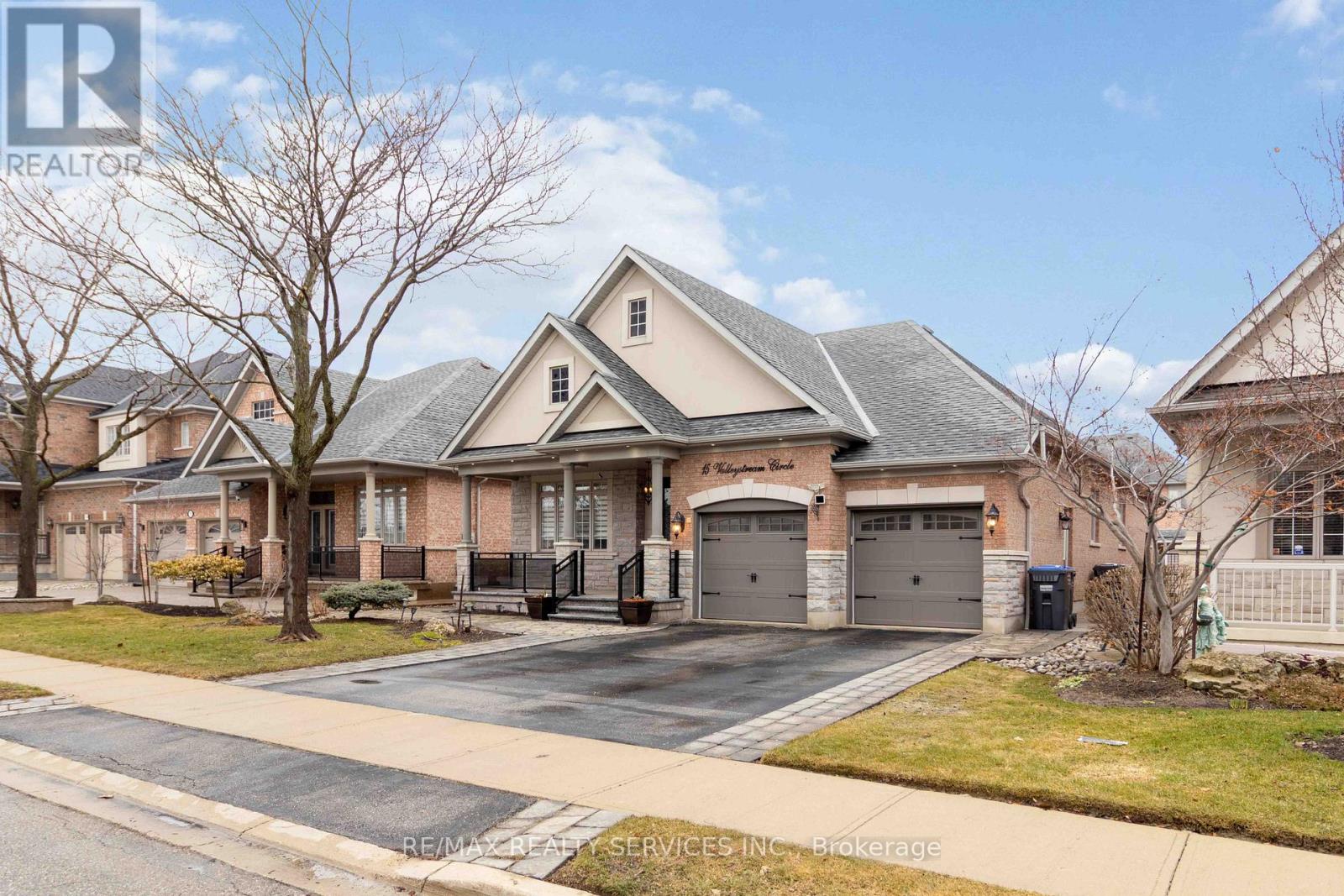 15 Valleystream Circle, Brampton, Ontario  L6P 2E2 - Photo 2 - W12909994