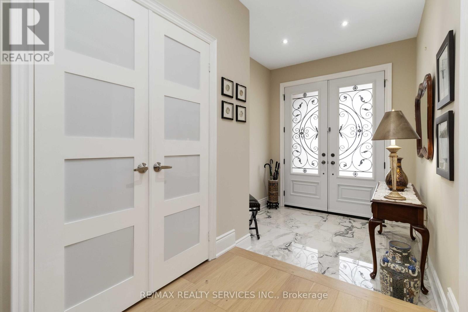 15 Valleystream Circle, Brampton, Ontario  L6P 2E2 - Photo 3 - W12909994