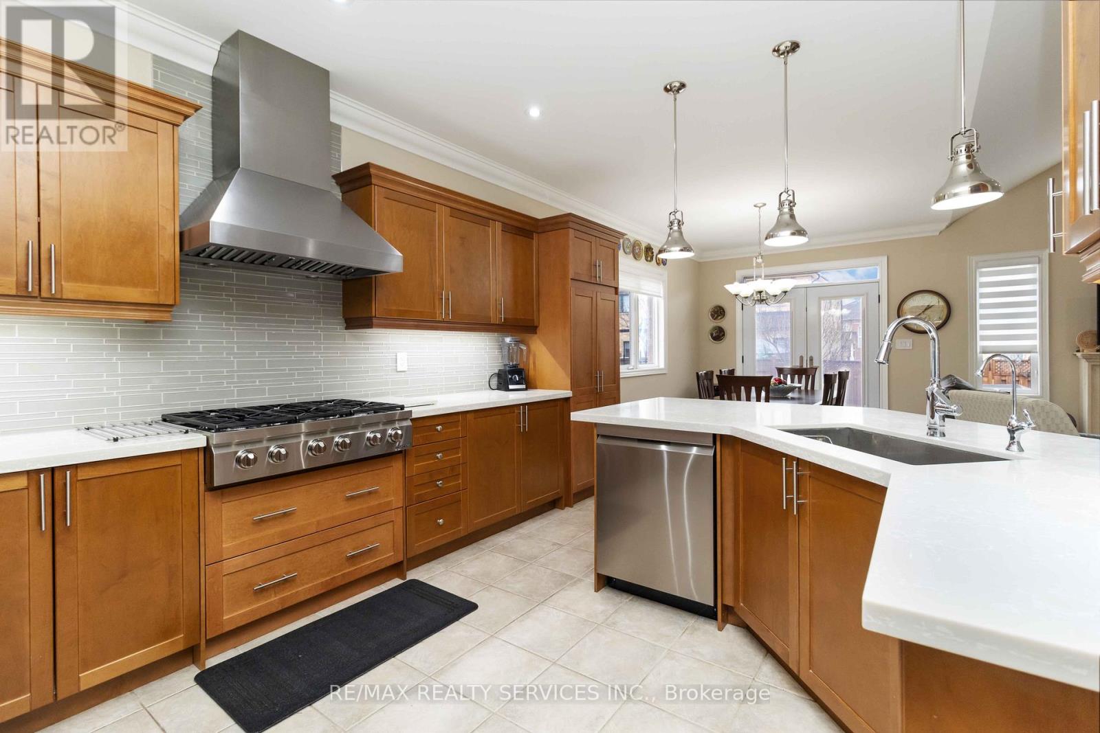 15 Valleystream Circle, Brampton, Ontario  L6P 2E2 - Photo 9 - W12909994