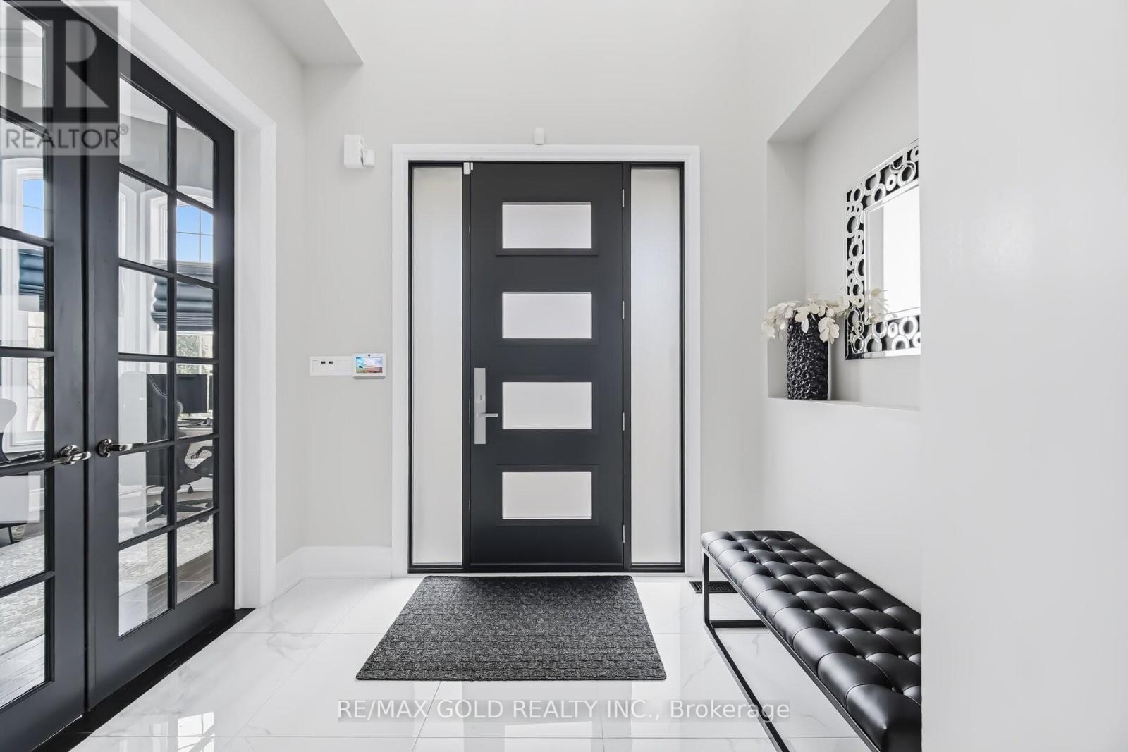 4 Spain Crescent, Brampton, Ontario  L6P 4G8 - Photo 2 - W12910030