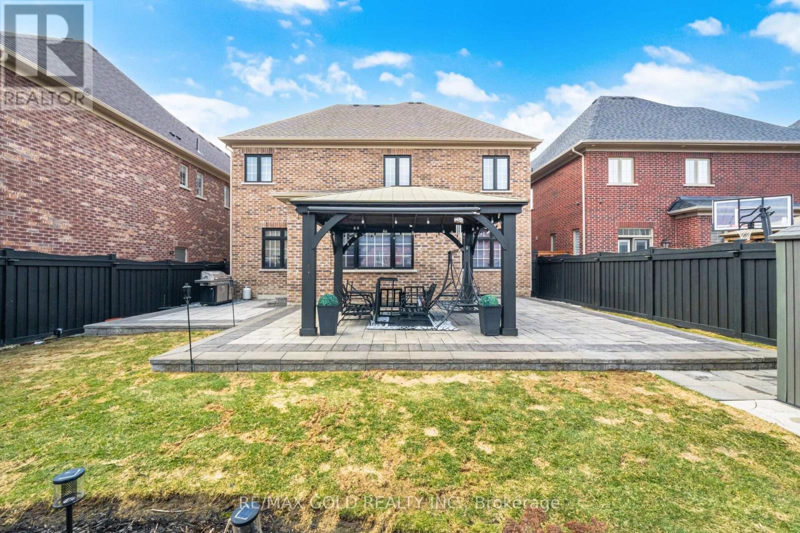 4 Spain Crescent, Brampton, Ontario  L6P 4G8 - Photo 34 - W12910030