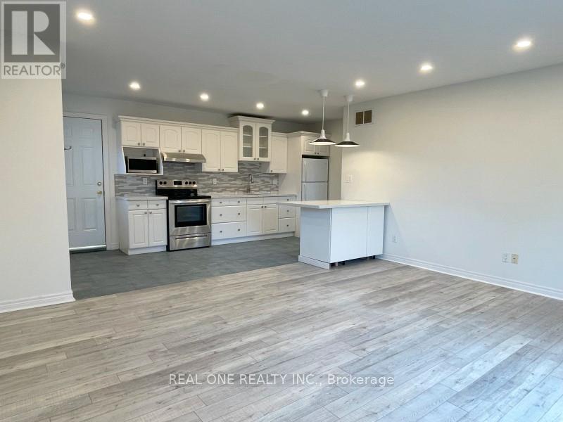 Unit 2 - 2116 Mountainside Drive, Burlington (Mountainside), Ontario  L7P 1B2 - Photo 3 - W12910056