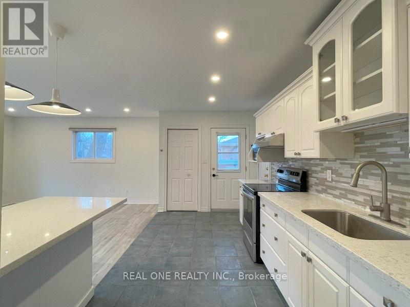 Unit 2 - 2116 Mountainside Drive, Burlington (Mountainside), Ontario  L7P 1B2 - Photo 4 - W12910056