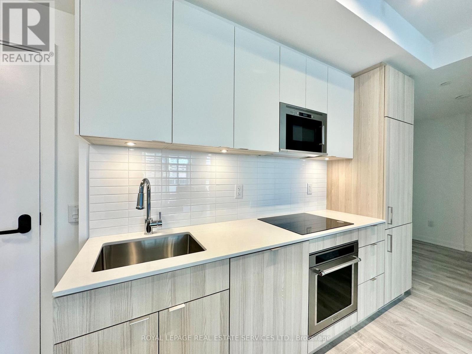 218 - 215 Lakeshore Road W, Mississauga, Ontario  L5H 0A7 - Photo 11 - W12910064