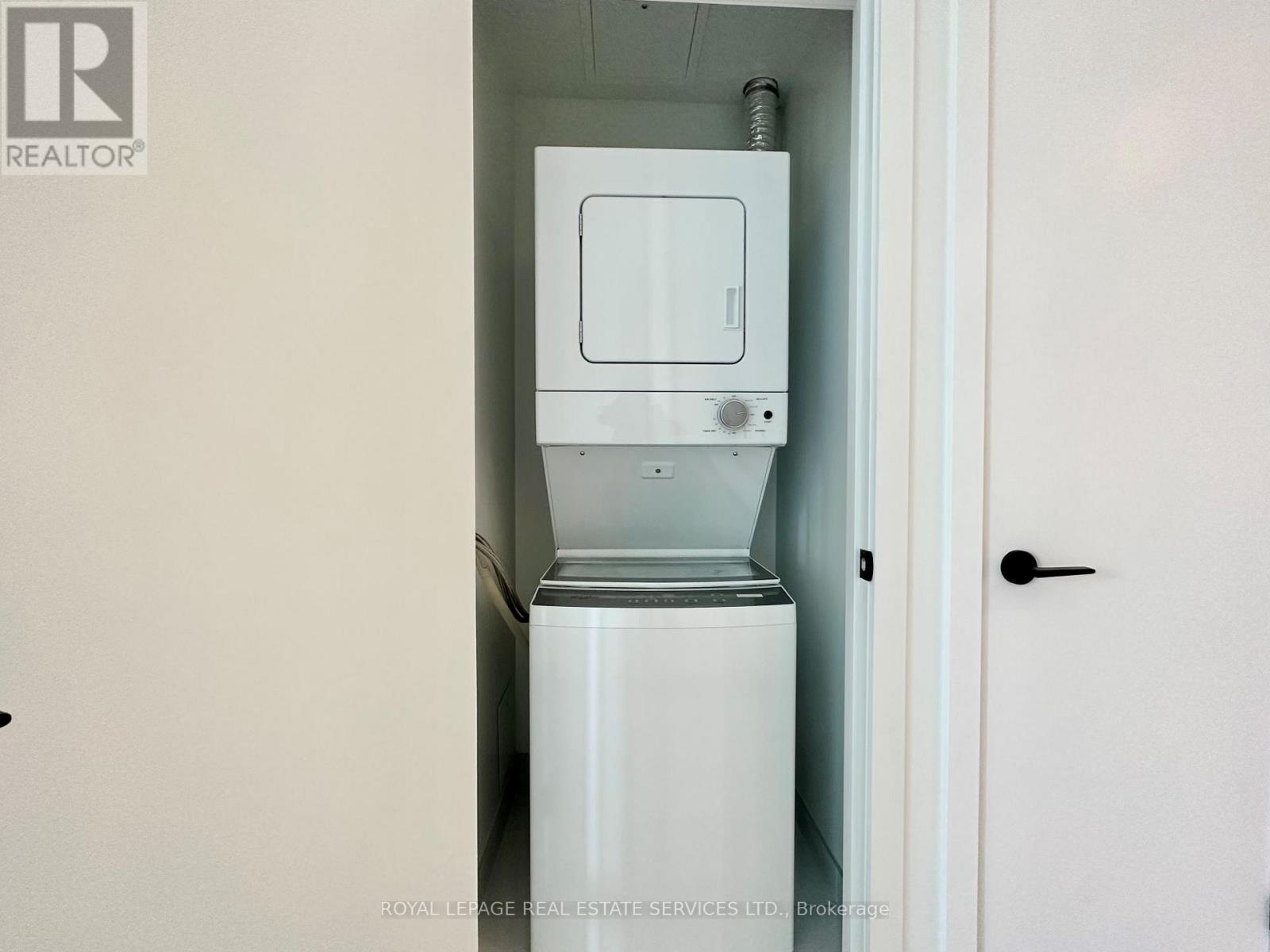 218 - 215 Lakeshore Road W, Mississauga, Ontario  L5H 0A7 - Photo 12 - W12910064