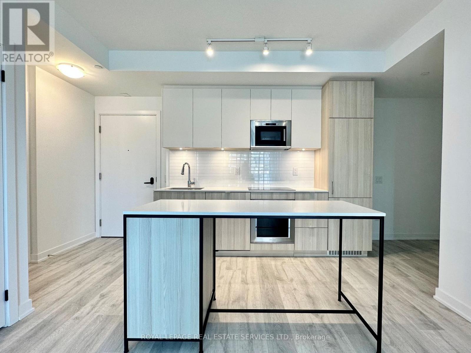 218 - 215 Lakeshore Road W, Mississauga, Ontario  L5H 0A7 - Photo 13 - W12910064